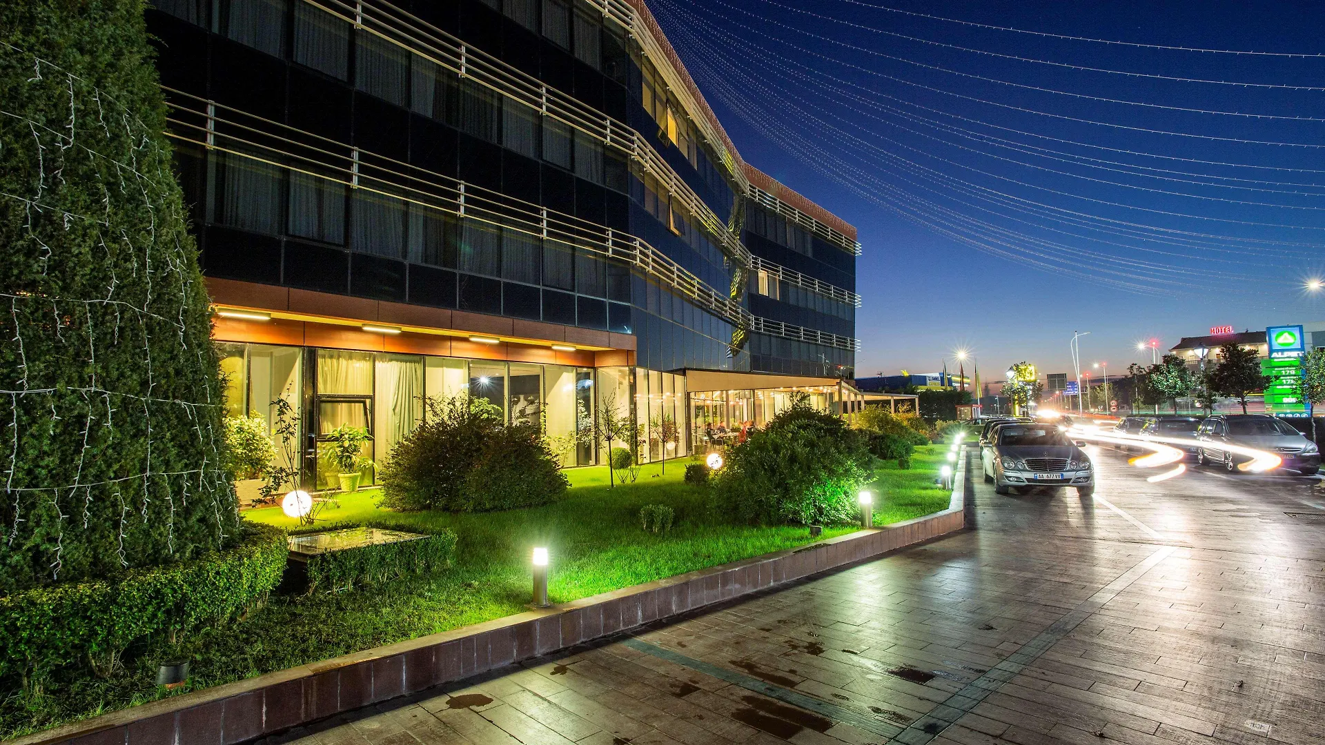 Best Western Premier Ark Hotel Тирана 4*,