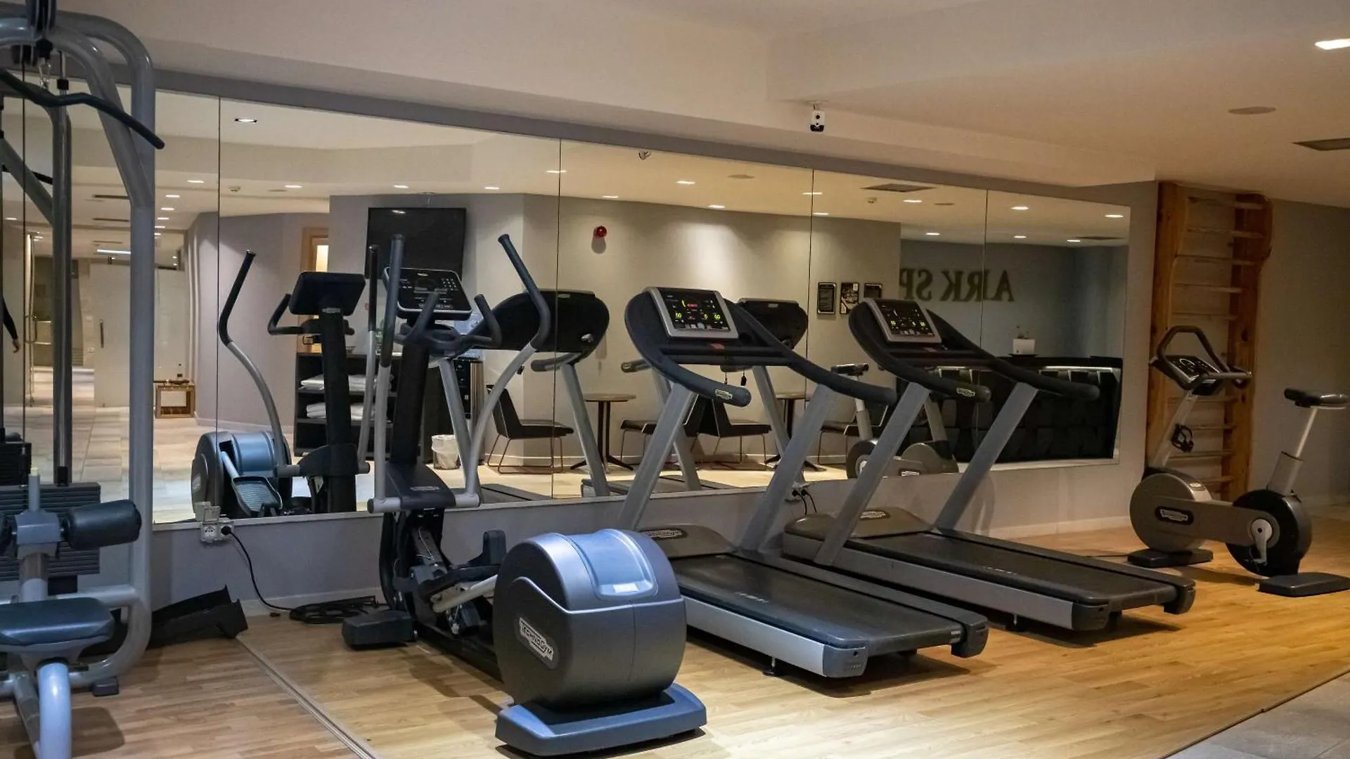 Best Western Premier Ark Hotel Тирана